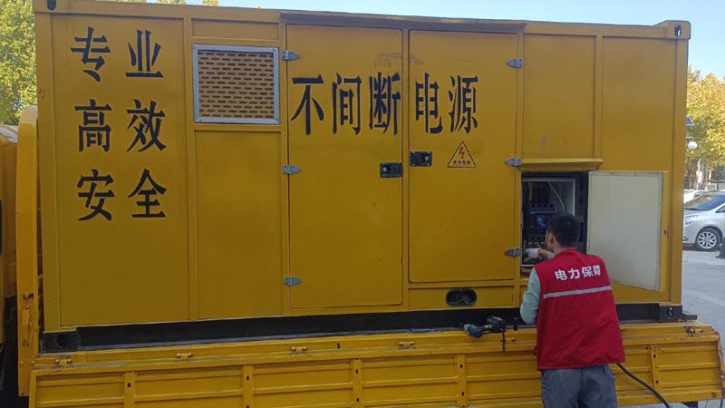 尖草坪柴油发电机组和UPS电源配合使用时，如何避免切换过程中的电力中断？